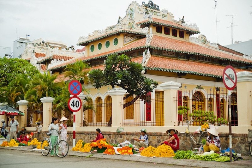 Day 9: Can Tho - Huynh Thuy Le Ancient House - Chau Doc (130km - 3h) (Breakfast, Lunch)